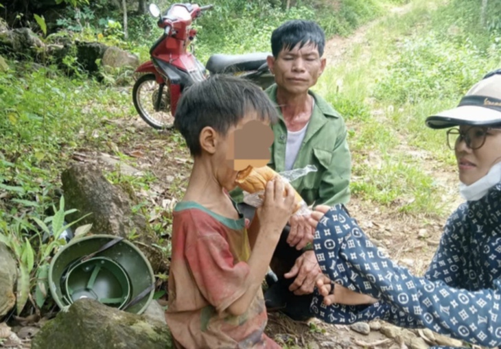 Khen thưởng lực lượng tìm kiếm cháu bé lạc trong rừng sâu ở Yên Bái- Ảnh 2. Khen thưởng lực lượng tìm kiếm cháu bé lạc trong rừng sâu ở Yên Bái- Ảnh 2.