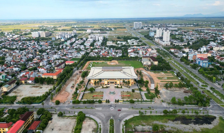 Quảng trường gần 200 tỷ ở Thừa Thiên Huế dần lộ diện- Ảnh 1. Quảng trường gần 200 tỷ ở Thừa Thiên Huế dần lộ diện- Ảnh 1.