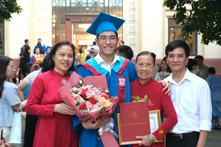 Tân thủ khoa bác sĩ chia sẻ lý do chọn học ngành Y- Ảnh 2. Tân thủ khoa bác sĩ chia sẻ lý do chọn học ngành Y- Ảnh 2.