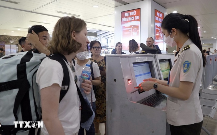 Bộ Ngoại giao Việt Nam bác bỏ thông tin sai sự thật về việc "thu hộ chiếu"