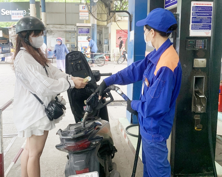 Từ 15h ngày 22/8, 5 loại xăng dầu đồng loạt giảm, có loại giảm hơn 500đ/lít- Ảnh 2. Từ 15h ngày 22/8, 5 loại xăng dầu đồng loạt giảm, có loại giảm hơn 500đ/lít- Ảnh 2.