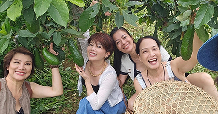 Tuổi hưu nhiều niềm vui của 2 nữ NSND nổi tiếng làng kịch miền Bắc