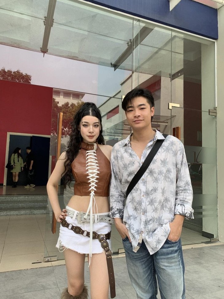 Thân thế diễn viên là con trai 'Cảnh sát hình sự' trong phim 'Đi giữa trời rực rỡ'- Ảnh 6. Thân thế diễn viên là con trai 'Cảnh sát hình sự' trong phim 'Đi giữa trời rực rỡ'- Ảnh 6.