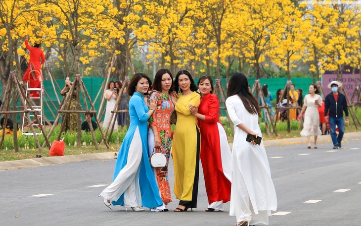 Xây dựng dự án Luật Dân số với mục tiêu chuyển trọng tâm chính sách từ KHHGĐ sang dân số và phát triển