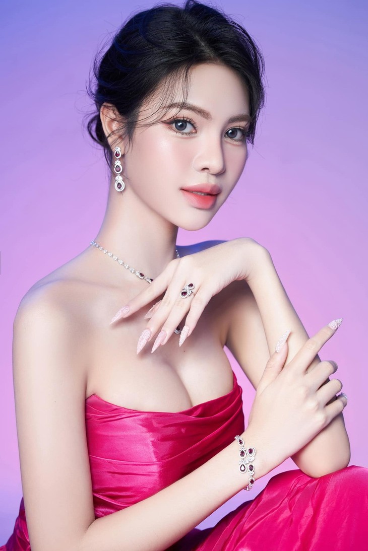 Tường San: Từ cậu bé bị giáo viên bắt cắt tóc đến Á hậu 2 Hoa hậu Chuyển giới- Ảnh 12. Tường San: Từ cậu bé bị giáo viên bắt cắt tóc đến Á hậu 2 Hoa hậu Chuyển giới- Ảnh 12.