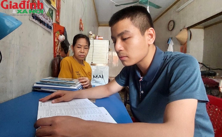 Niềm vui của nam sinh đỗ thủ khoa lớp 10 Hải Dương trước ngày khai giảng- Ảnh 1. Niềm vui của nam sinh đỗ thủ khoa lớp 10 Hải Dương trước ngày khai giảng- Ảnh 1.