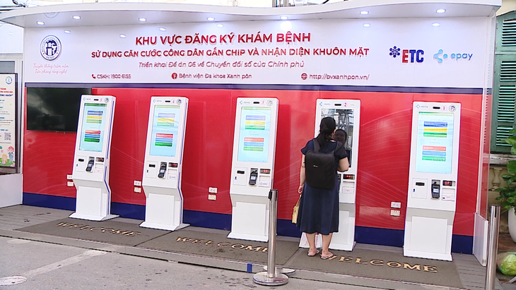 Hà Nội xuất hiện mô hình ki ốt y tế thông minh, người bệnh không còn mất nhiều thời gian chờ đến lượt khám- Ảnh 1. Hà Nội xuất hiện mô hình ki ốt y tế thông minh, người bệnh không còn mất nhiều thời gian chờ đến lượt khám- Ảnh 1.