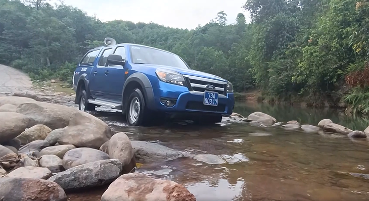 Lên đỉnh Giăng Màn mở rạp chiếu phim lưu động cho bà con người Chứt- Ảnh 2.