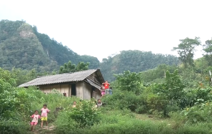 Lên đỉnh Giăng Màn mở rạp chiếu phim lưu động cho bà con người Chứt- Ảnh 3.