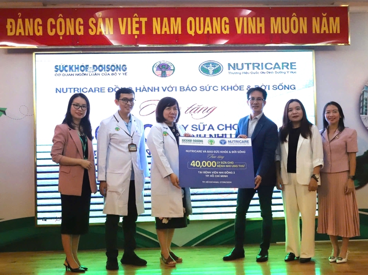 Báo Sức khỏe & Đời sống cùng Nutricare tiếp sức cho các 'chiến binh nhí' Bệnh viện Nhi đồng 2- Ảnh 2. Báo Sức khỏe & Đời sống cùng Nutricare tiếp sức cho các 'chiến binh nhí' Bệnh viện Nhi đồng 2- Ảnh 2.