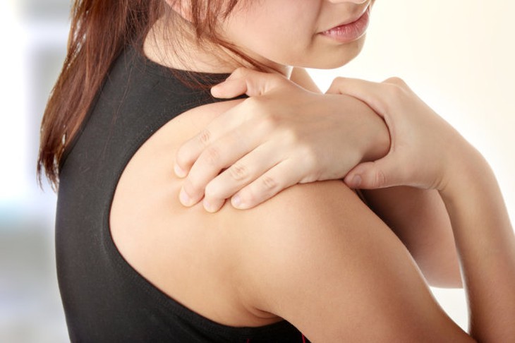 Viêm quanh khớp vai là bệnh lý phần mềm mãn tính, ảnh hưởng lớn đến chức năng vận động và cuộc sống sinh hoạt, làm việc của người bệnh.