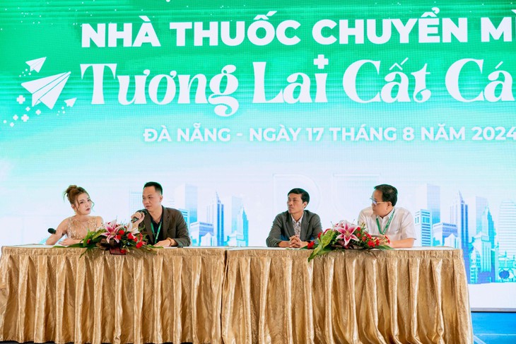 Hơn 800 nhà thuốc, dược sĩ tham gia hội thảo "Nhà thuốc chuyển mình tương lai cất cánh"- Ảnh 2. Hơn 800 nhà thuốc, dược sĩ tham gia hội thảo "Nhà thuốc chuyển mình tương lai cất cánh"- Ảnh 2.
