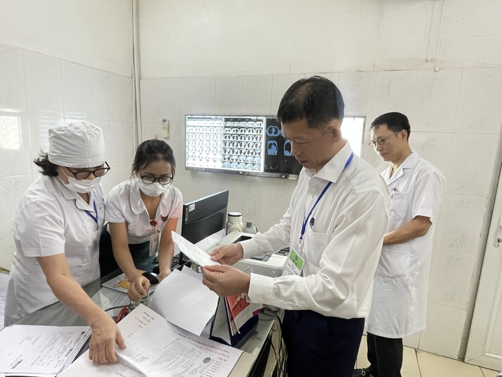 Cải cách tiền lương ngành Y tế: Bác sĩ vui mừng, người bệnh yên tâm, kinh tế tăng trưởng- Ảnh 1. Cải cách tiền lương ngành Y tế: Bác sĩ vui mừng, người bệnh yên tâm, kinh tế tăng trưởng- Ảnh 1.
