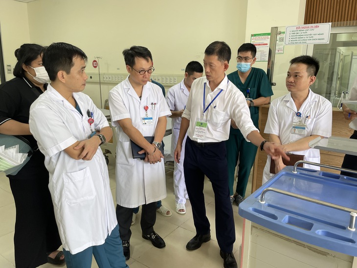 Bộ Y tế lập 4 đoàn kiểm tra chất lượng bệnh viện, khảo sát sự hài lòng người bệnh toàn quốc- Ảnh 1.