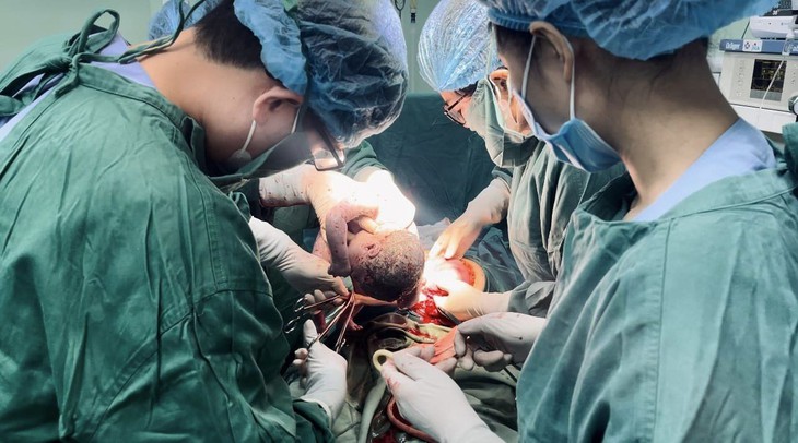 Cứu sản phụ rau tiền đạo trung tâm, rau cài răng lược cực nguy hiểm- Ảnh 1. Cứu sản phụ rau tiền đạo trung tâm, rau cài răng lược cực nguy hiểm- Ảnh 1.