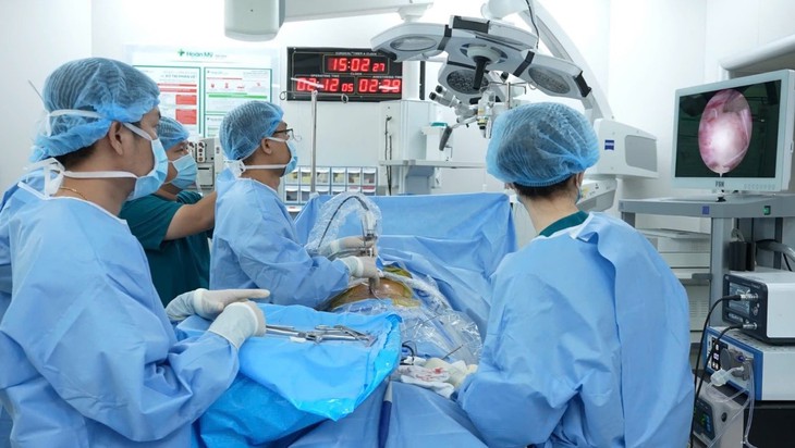 90 phút phẫu thuật cứu người bệnh thoát cảnh đi lại khó khăn suốt 11 năm- Ảnh 1. 90 phút phẫu thuật cứu người bệnh thoát cảnh đi lại khó khăn suốt 11 năm- Ảnh 1.