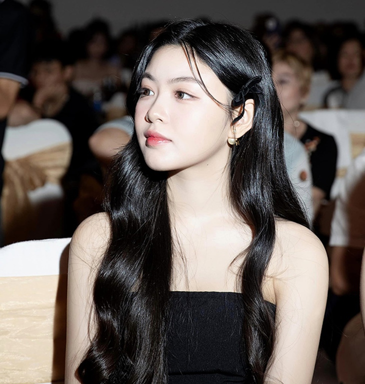 Bị khán giả chê khi lần đầu diễn catwalk, Lọ Lem - con gái MC Quyền Linh nói gì?- Ảnh 2. Bị khán giả chê khi lần đầu diễn catwalk, Lọ Lem - con gái MC Quyền Linh nói gì?- Ảnh 2.