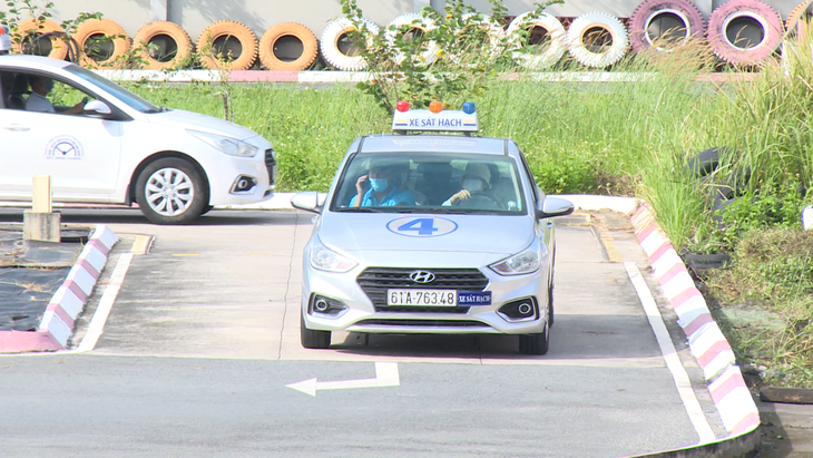 Hàng trăm học viên tại Bình Dương chưa nhận bằng lái do thiếu mực in- Ảnh 1. Hàng trăm học viên tại Bình Dương chưa nhận bằng lái do thiếu mực in- Ảnh 1.