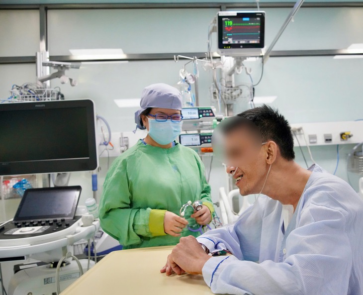 Chàng trai được nhận trái tim hiến tặng:’Tôi còn biết nói gì
khác ngoài lời cảm ơn’- Ảnh 1. Chàng trai được nhận trái tim hiến tặng:’Tôi còn biết nói gì
khác ngoài lời cảm ơn’- Ảnh 1.