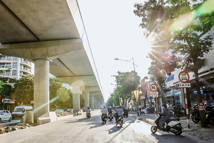 Hà Nội nắng nóng, nhiệt tăng trong những ngày tới- Ảnh 2. Hà Nội nắng nóng, nhiệt tăng trong những ngày tới- Ảnh 2.