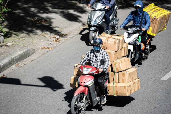 Miền Bắc duy trì thời tiết trái ngược, nắng gắt và mưa dông cùng kéo dài- Ảnh 2. Miền Bắc duy trì thời tiết trái ngược, nắng gắt và mưa dông cùng kéo dài- Ảnh 2.