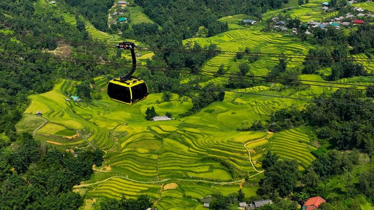 Vẻ đẹp siêu thực của Sa Pa mùa lúa xanh- Ảnh 2. Vẻ đẹp siêu thực của Sa Pa mùa lúa xanh- Ảnh 2.