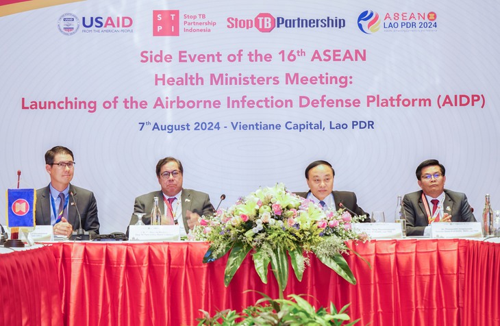 Các nhà lãnh đạo tham gia thảo luận tại lễ ra mắt AIDP