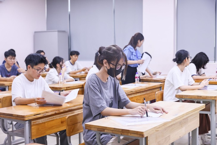 Vì sao Bộ GD&ĐT 'chốt' sớm thời gian thi tốt nghiệp THPT 2025?- Ảnh 1.