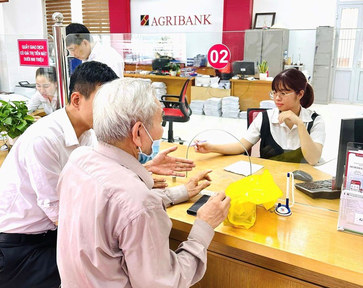 Ngăn chặn kịp thời hai người dân suýt bị lừa gần 700 triệu đồng- Ảnh 1. Ngăn chặn kịp thời hai người dân suýt bị lừa gần 700 triệu đồng- Ảnh 1.