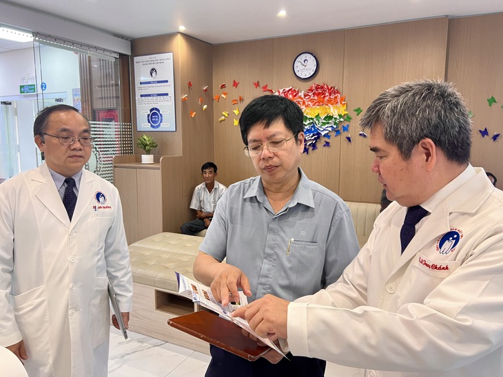 Gần 500 người nước ngoài đến BV Răng Hàm Mặt TW TPHCM khám và điều trị- Ảnh 1.