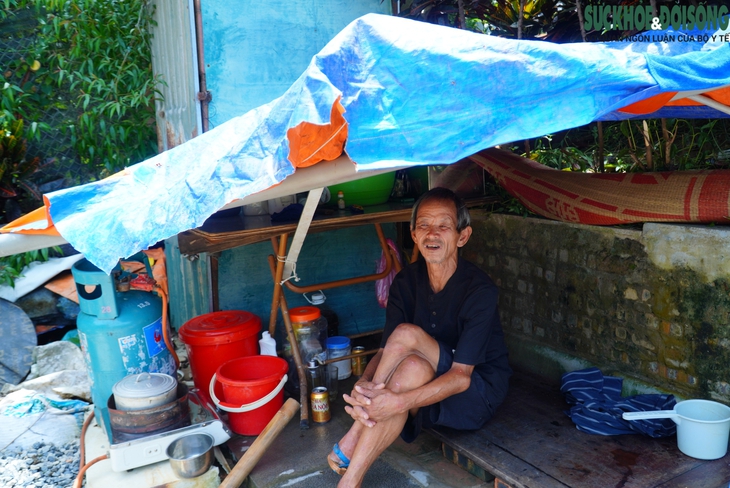 Nhiều nhà dân ven sông Hồng ngập trong ‘biển’ nước do thuỷ điện xả lũ- Ảnh 5. Nhiều nhà dân ven sông Hồng ngập trong ‘biển’ nước do thuỷ điện xả lũ- Ảnh 5.