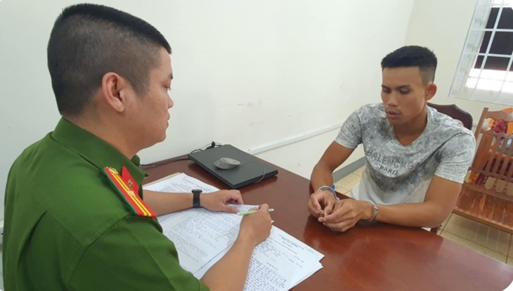 Bắt giám đốc doanh nghiệp thuê 6 chiếc xe máy rồi đem bán lấy tiền tiêu- Ảnh 1. Bắt giám đốc doanh nghiệp thuê 6 chiếc xe máy rồi đem bán lấy tiền tiêu- Ảnh 1.