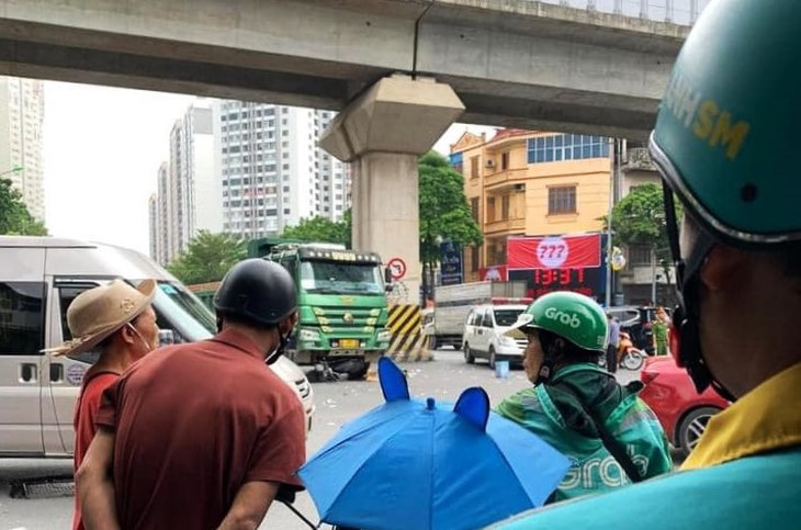 Va chạm với xe 'hổ vồ', 2 người đi xe máy thương vong- Ảnh 2. Va chạm với xe 'hổ vồ', 2 người đi xe máy thương vong- Ảnh 2.