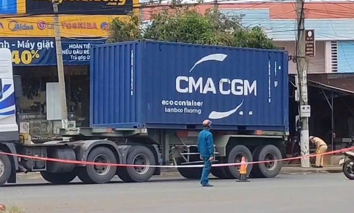 Tạm giữ lái xe container gây tai nạn khiến 2 dì cháu tử vong- Ảnh 1.