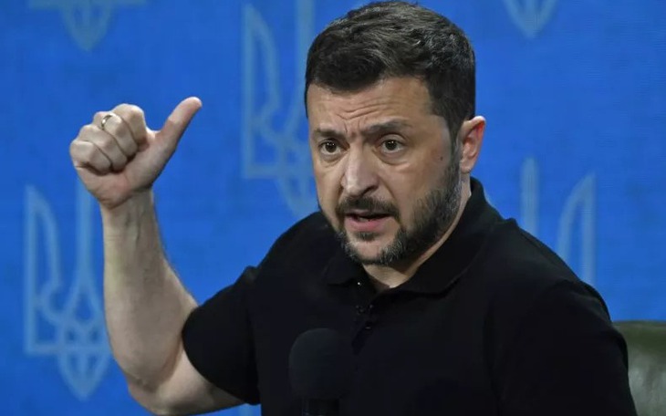 Quân Nga phá vỡ tiền tuyến Ukraine, ông Zelensky đối mặt chỉ trích