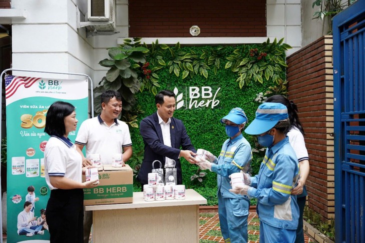 Công ty Cổ phần BB HERB: Tặng 200 suất quà trị giá 100 triệu đồng cho người già neo đơn, bệnh nhân nặng tại Hà Nội- Ảnh 3.