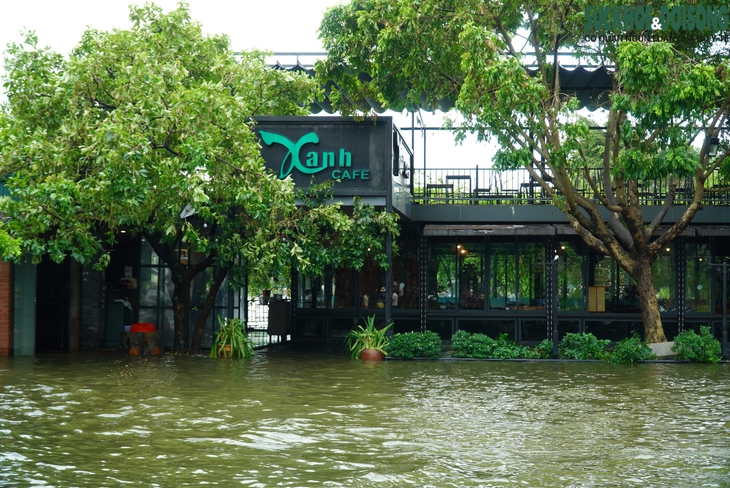Ảnh: Hồ Văn Quán (Hà Nội) thành 'biển' nước tràn ngập các ngả đường- Ảnh 15. Ảnh: Hồ Văn Quán (Hà Nội) thành 'biển' nước tràn ngập các ngả đường- Ảnh 15.