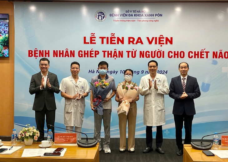 Hai bệnh nhân ghép thận từ tạng hiến của chàng trai Hà Nội chết não đã được ra viện- Ảnh 1. Hai bệnh nhân ghép thận từ tạng hiến của chàng trai Hà Nội chết não đã được ra viện- Ảnh 1.