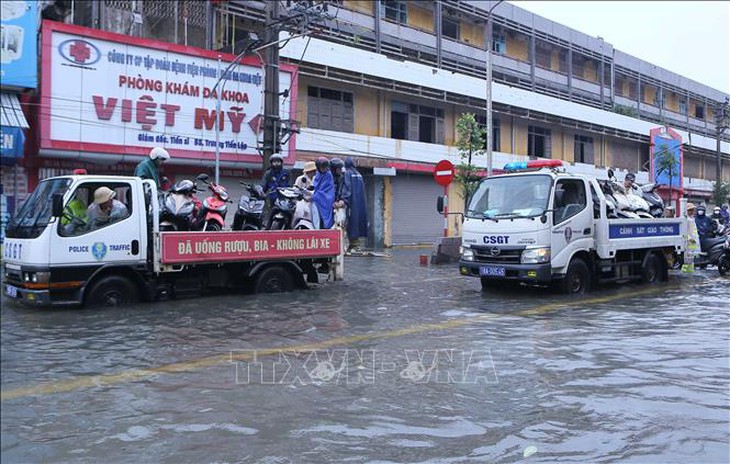 Sẵn sàng lực lượng, chủ động triển khai các phương án hộ đê- Ảnh 3. Sẵn sàng lực lượng, chủ động triển khai các phương án hộ đê- Ảnh 3.