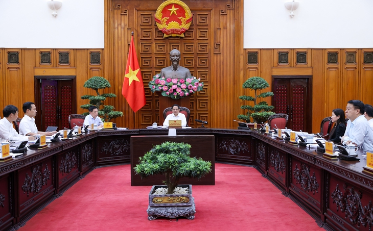 Thủ tướng: Tìm mọi biện pháp tiếp cận, hỗ trợ lương thực, nước uống cho người dân vùng bị chia cắt- Ảnh 3. Thủ tướng: Tìm mọi biện pháp tiếp cận, hỗ trợ lương thực, nước uống cho người dân vùng bị chia cắt- Ảnh 3.