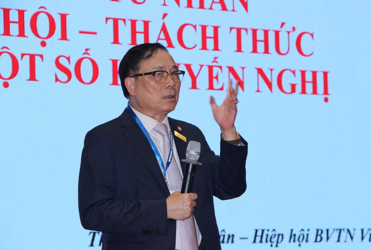 Chủ tịch Hiệp hội Bệnh viện tư nhân Việt Nam Nguyễn Văn Đệ chia sẻ tại hội thảo. Ảnh: Xuân Dự