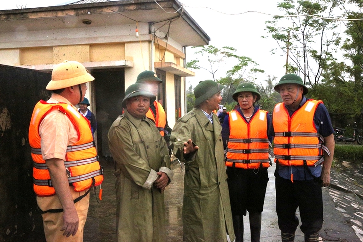 Phó Thủ tướng Thường trực Chính phủ: Hà Nam cần bảo đảm an toàn tuyệt đối cho người dân trước mưa lũ- Ảnh 3. Phó Thủ tướng Thường trực Chính phủ: Hà Nam cần bảo đảm an toàn tuyệt đối cho người dân trước mưa lũ- Ảnh 3.