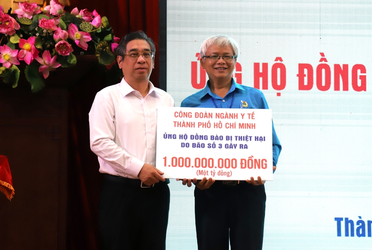Tổng Bí thư Lào cùng Phu nhân ủng hộ Việt Nam khắc phục ảnh hưởng bão Yagi- Ảnh 3. Tổng Bí thư Lào cùng Phu nhân ủng hộ Việt Nam khắc phục ảnh hưởng bão Yagi- Ảnh 3.