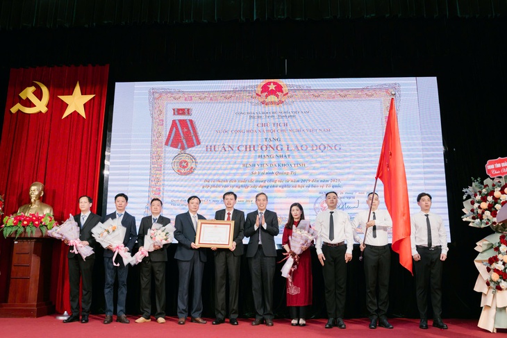 Bệnh viện Đa khoa tỉnh Quảng Trị đón nhận Huân chương Lao động hạng Nhất- Ảnh 1. Bệnh viện Đa khoa tỉnh Quảng Trị đón nhận Huân chương Lao động hạng Nhất- Ảnh 1.