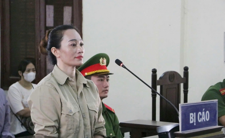 'Cô đồng bổ cau đúng nhận sai cãi' lĩnh án tội lừa đảo- Ảnh 1.