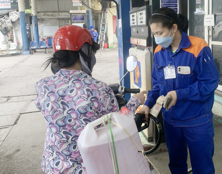 5 loại xăng dầu giảm mạnh, RON95 chưa đến 20.000 đồng/lít- Ảnh 2.