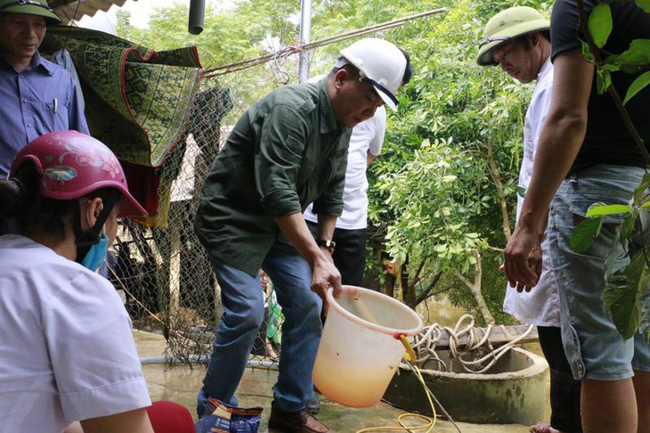 Vệ sinh giếng nước, bể chứa, xử lý môi trường sau lũ lụt theo hướng dẫn của Bộ Y tế- Ảnh 1. Vệ sinh giếng nước, bể chứa, xử lý môi trường sau lũ lụt theo hướng dẫn của Bộ Y tế- Ảnh 1.