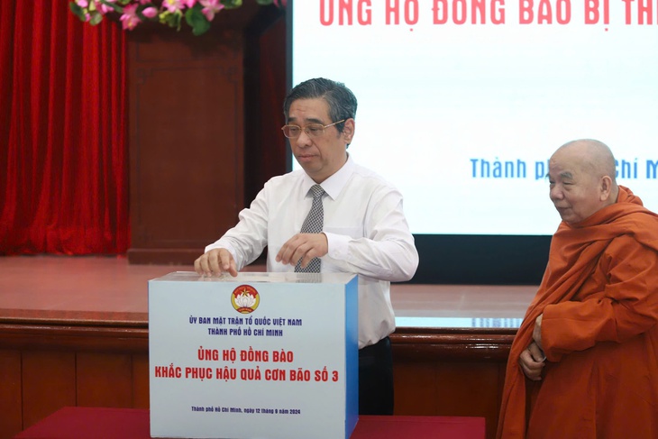Tổng Bí thư Lào cùng Phu nhân ủng hộ Việt Nam khắc phục ảnh hưởng bão Yagi- Ảnh 2. Tổng Bí thư Lào cùng Phu nhân ủng hộ Việt Nam khắc phục ảnh hưởng bão Yagi- Ảnh 2.