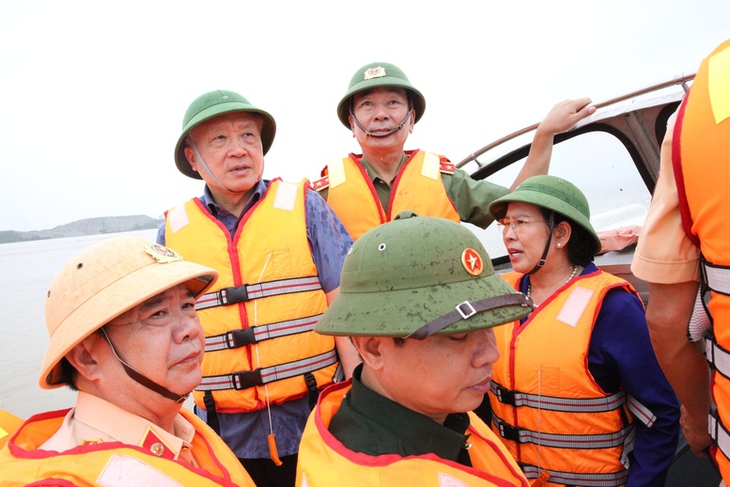 Phó Thủ tướng Thường trực Chính phủ: Hà Nam cần bảo đảm an toàn tuyệt đối cho người dân trước mưa lũ- Ảnh 1. Phó Thủ tướng Thường trực Chính phủ: Hà Nam cần bảo đảm an toàn tuyệt đối cho người dân trước mưa lũ- Ảnh 1.