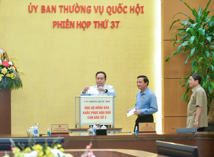 Ủy ban Thường vụ Quốc hội quyên góp, ủng hộ đồng bào khắc phục hậu quả bão số 3- Ảnh 1. Ủy ban Thường vụ Quốc hội quyên góp, ủng hộ đồng bào khắc phục hậu quả bão số 3- Ảnh 1.